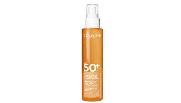 Spray solare bifasico di Clarins con SPF 50+